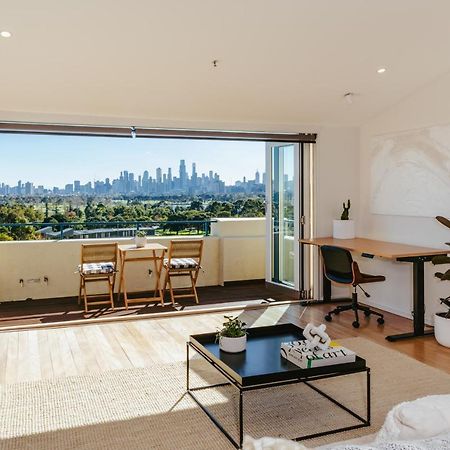 Spectacular Views Over Albert Park Мелбърн Екстериор снимка